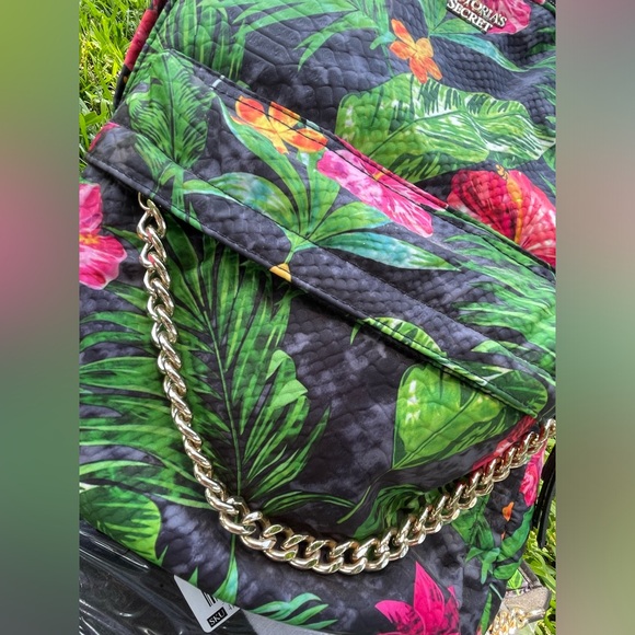 VICTORIA’S SECRET Tropical Paradise City Backpack, Sunglasses & FREE Beach Towel - Picture 4 of 17